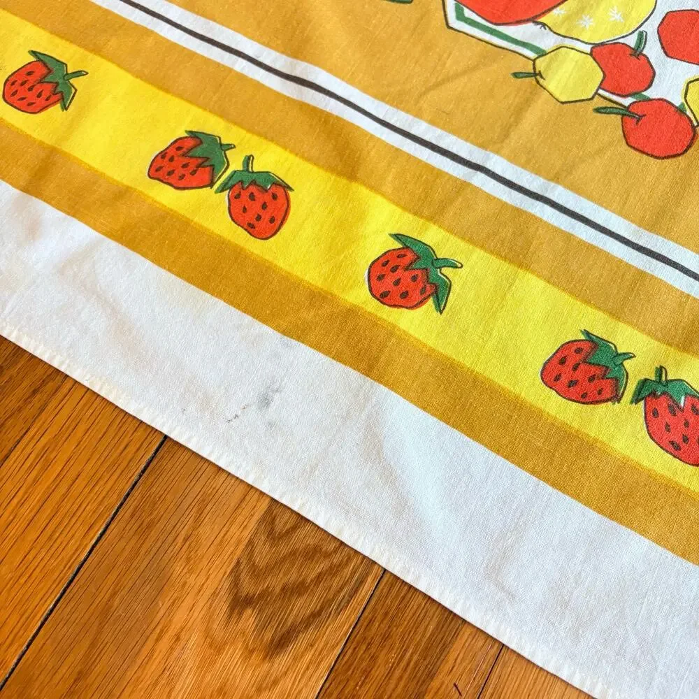Vintage Cotton Fruit Tablecloth 46